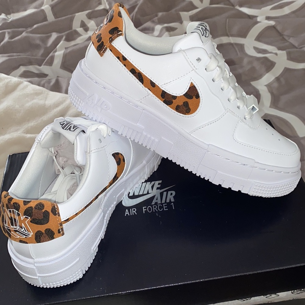 Nike Air Force 1 Pixel SE 🐯